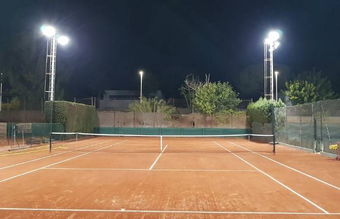 Iluminación LED para canchas de tenis