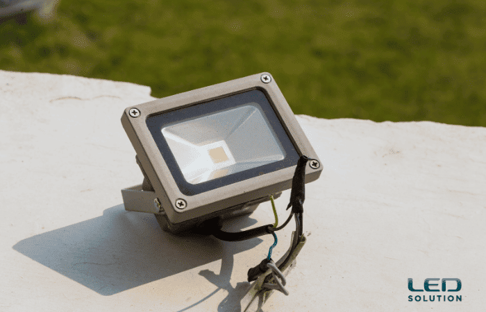 ¿Qué factores considerar al comprar un reflector led para exterior?